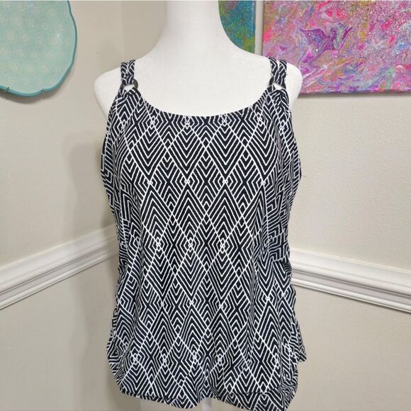 NWOT Tankini Swimsuit Top - Picture 1 of 10